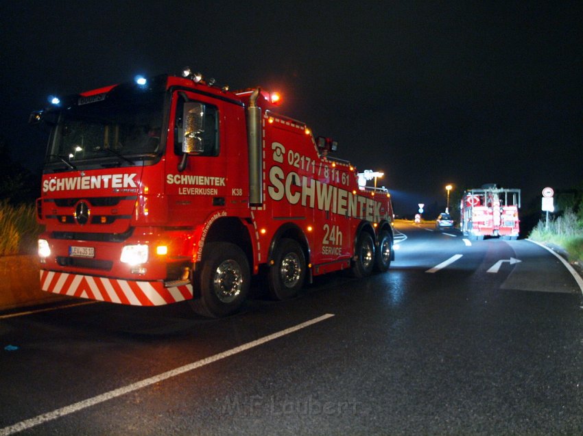 Einsatz BF Koeln PEINGEKLEMMT in Leverkusen P149.JPG